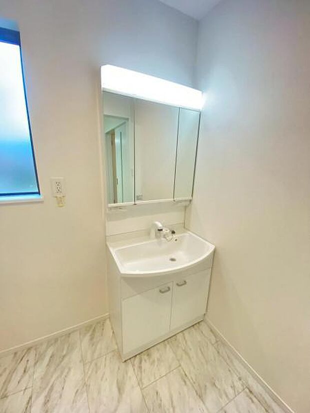 洗面 洗面からお化粧まで忙しい朝の準備にぴったりな洗髪洗面化粧台付き 