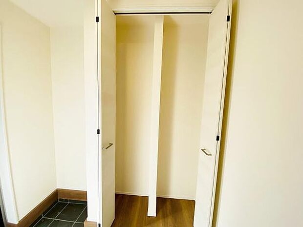 玄関収納 玄関横にシューズボックスがついているので、片付いた玄関がキープできます