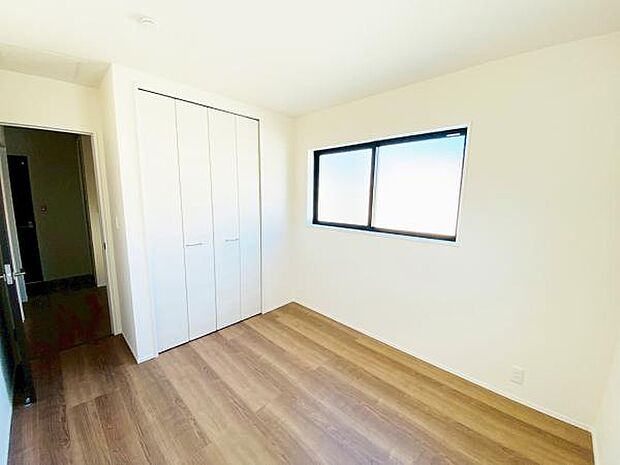 洋室 明るい洋室ではのんびりとお過ごしできます☆