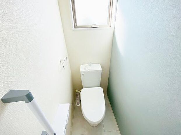 トイレ トイレには快適な温水洗浄便座付き 