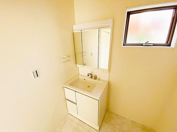 洗面 洗面からお化粧まで忙しい朝の準備にぴったりな洗髪洗面化粧台付き 