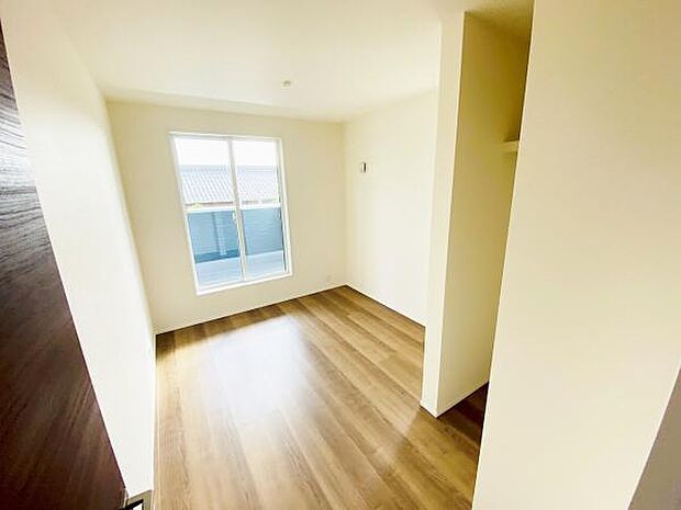 洋室 明るい洋室ではのんびりとお過ごしできます☆