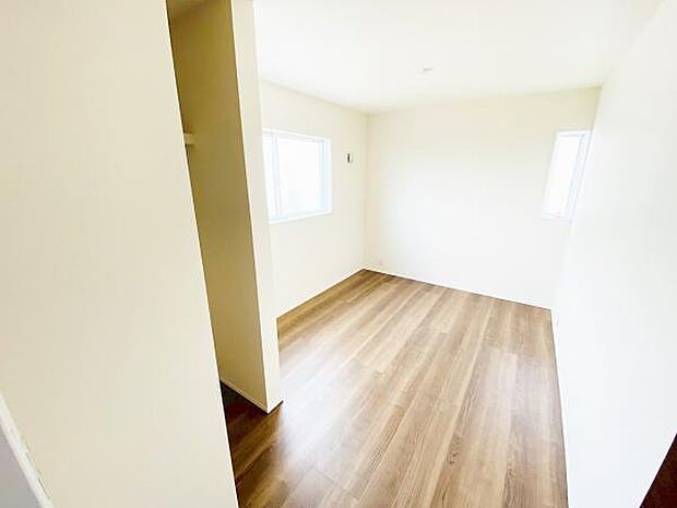 洋室 明るい洋室ではのんびりとお過ごしできます☆ 