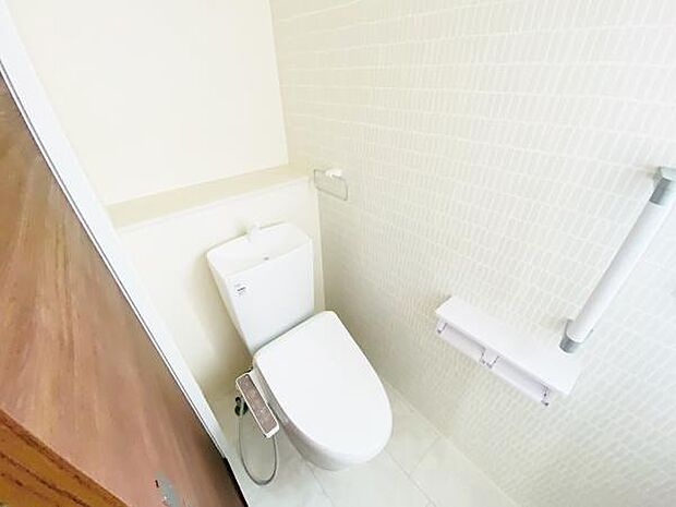 トイレ トイレには快適な温水洗浄便座付き