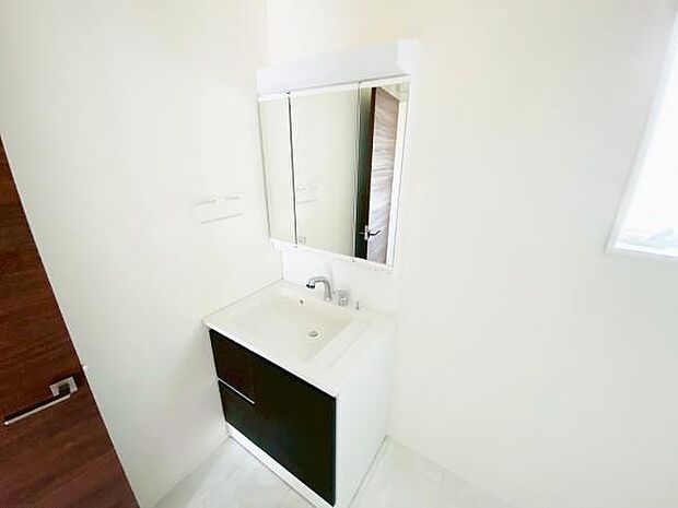 洗面 洗面からお化粧まで忙しい朝の準備にぴったりな洗髪洗面化粧台付き