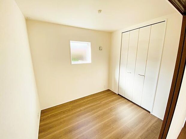 洋室 明るい洋室ではのんびりとお過ごしできます☆