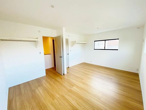 洋室 明るい洋室ではのんびりとお過ごしできます☆