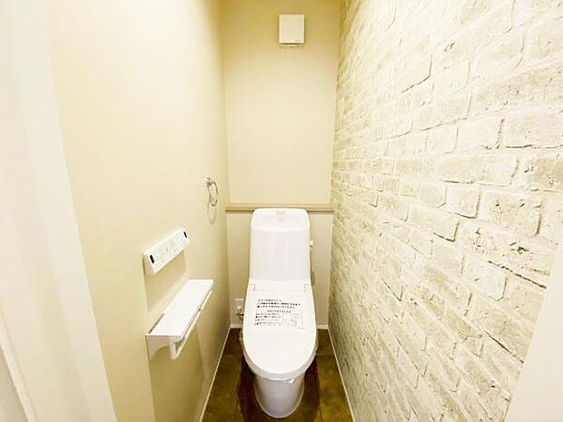 トイレ トイレには快適な温水洗浄便座付き