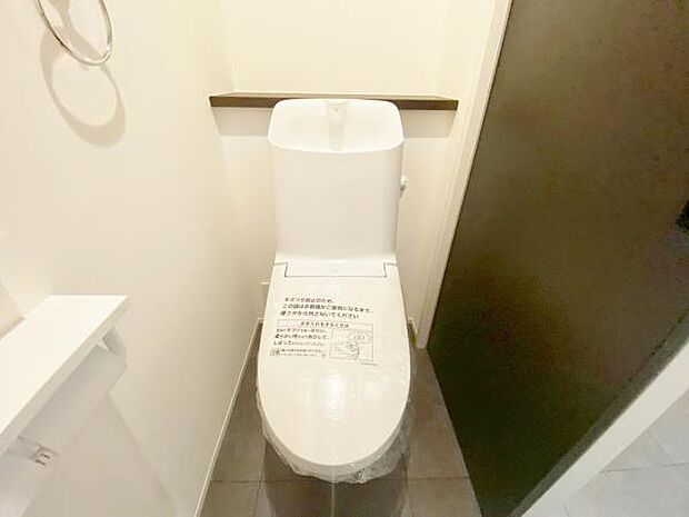 トイレ トイレには快適な温水洗浄便座付き
