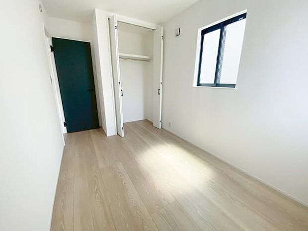 洋室 明るい洋室ではのんびりとお過ごしできます☆