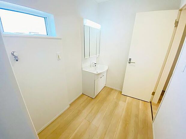 洗面 洗面からお化粧まで忙しい朝の準備にぴったりな洗髪洗面化粧台付き 