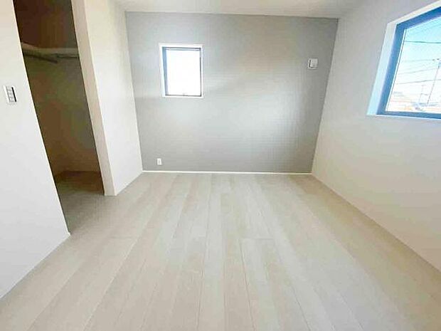 洋室 明るい洋室ではのんびりとお過ごしできます☆ 