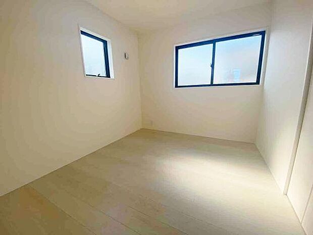 洋室 明るい洋室ではのんびりとお過ごしできます☆ 