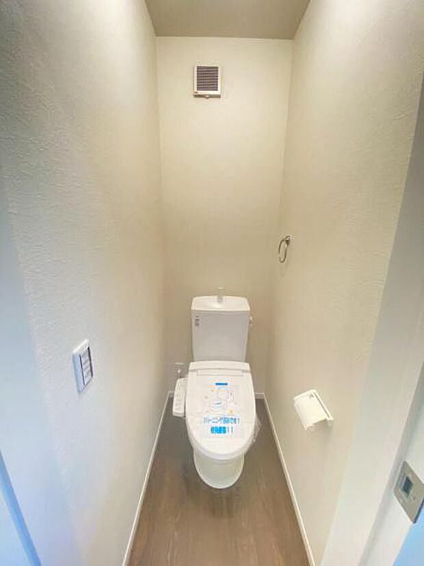 トイレ トイレには快適な温水洗浄便座付き 