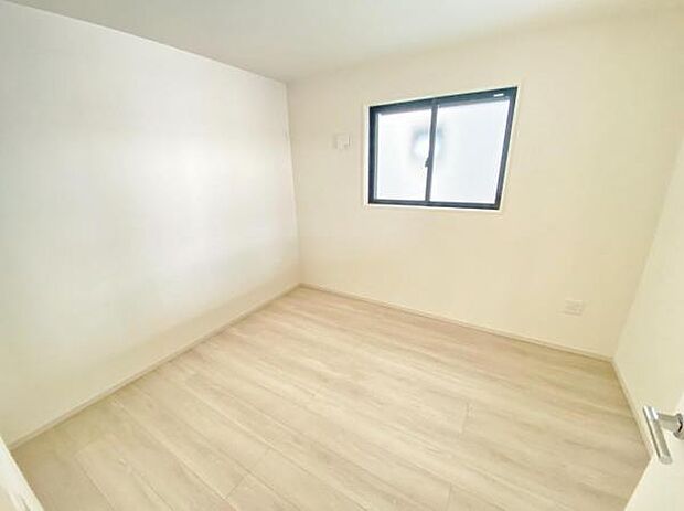 洋室 明るい洋室ではのんびりとお過ごしできます☆ 