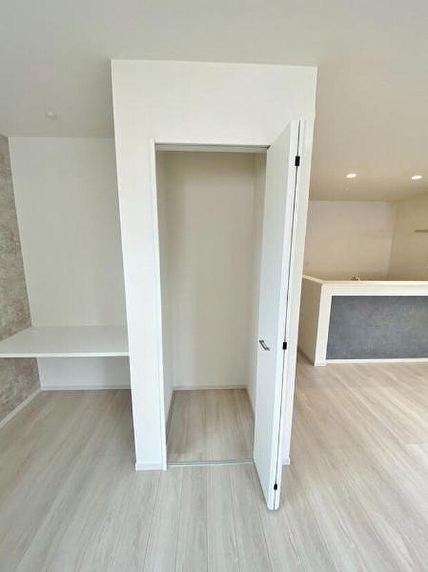 パントリー キッチンが広々と使えて片付けやすくなります♪ 