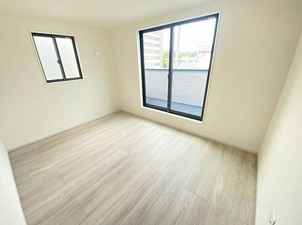 洋室 明るい洋室ではのんびりとお過ごしできます☆ 