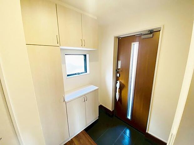 玄関収納 玄関横にシューズボックスがついているので、片付いた玄関がキープできます