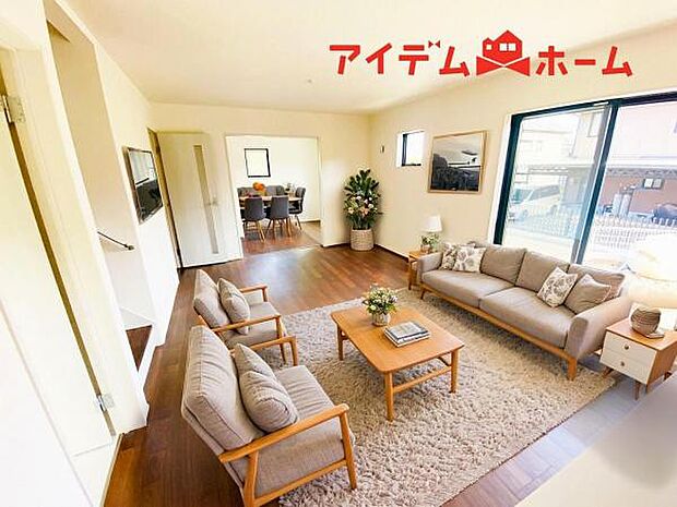 リビング 南向きのため明るい陽射しが射し込みます♪ 