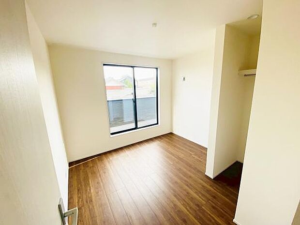 洋室 明るい洋室ではのんびりとお過ごしできます☆