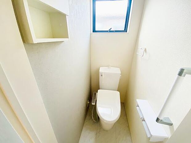 トイレ トイレには快適な温水洗浄便座付き