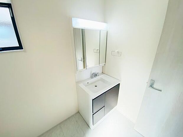 洗面 洗面からお化粧まで忙しい朝の準備にぴったりな洗髪洗面化粧台付き 