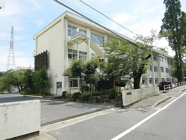 多治見市立小泉中学校（1700m）