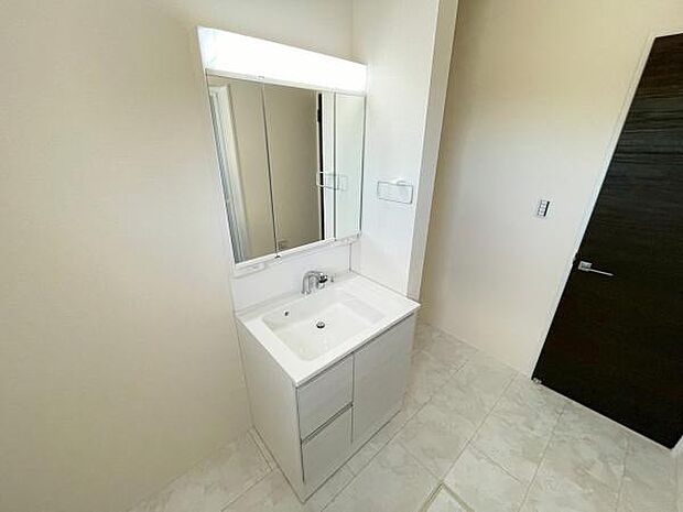 洗面 洗面からお化粧まで忙しい朝の準備にぴったりな洗髪洗面化粧台付き