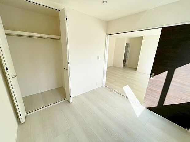 洋室 明るい洋室ではのんびりとお過ごしできます☆