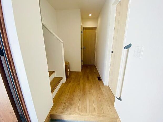 玄関収納 玄関横にシューズボックスがついているので、片付いた玄関がキープできます