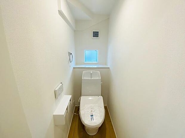 トイレ トイレには快適な温水洗浄便座付き