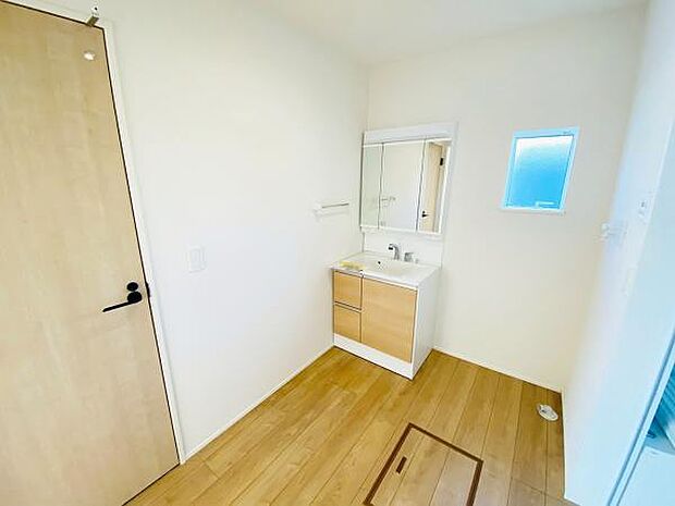 洗面 洗面からお化粧まで忙しい朝の準備にぴったりな洗髪洗面化粧台付き