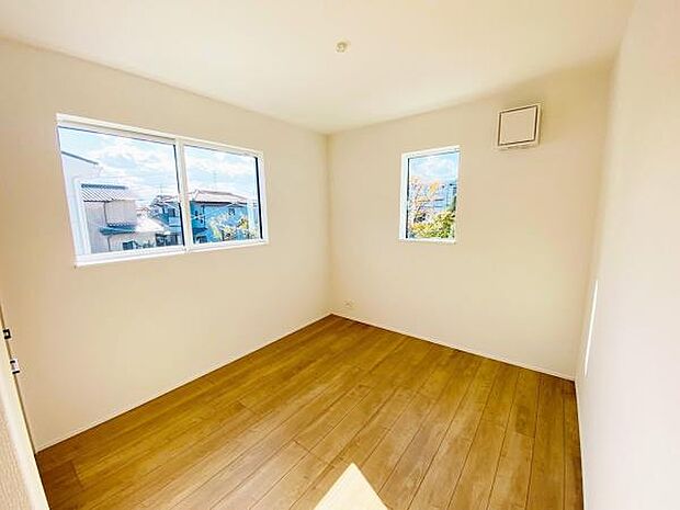 洋室 明るい洋室ではのんびりとお過ごしできます☆