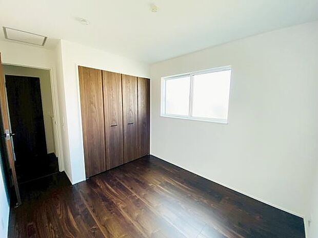 洋室 明るい洋室ではのんびりとお過ごしできます☆