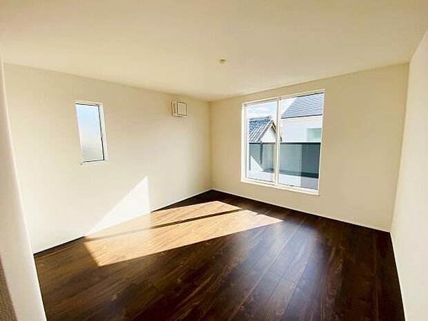 洋室 明るい洋室ではのんびりとお過ごしできます☆