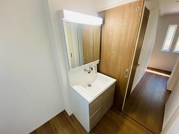 洗面 洗面からお化粧まで忙しい朝の準備にぴったりな洗髪洗面化粧台付き 