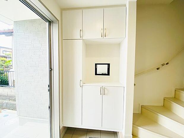 玄関収納 玄関横にシューズボックスがついているので、片付いた玄関がキープできます