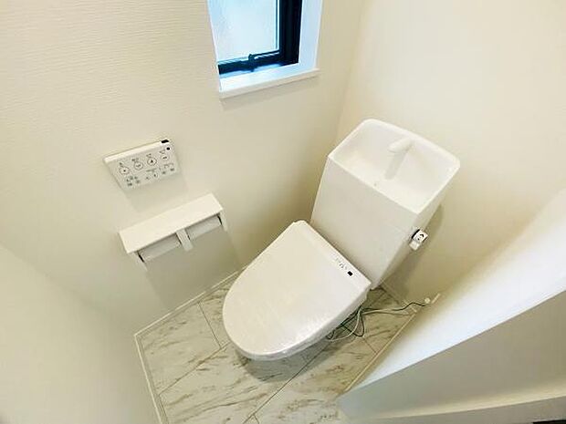 トイレ トイレには快適な温水洗浄便座付き 