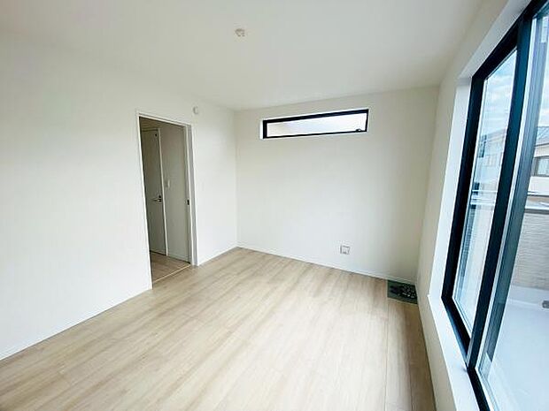 洋室 明るい洋室ではのんびりとお過ごしできます☆