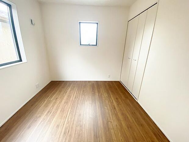 洋室 明るい洋室ではのんびりとお過ごしできます☆