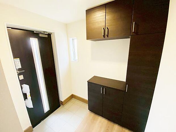 玄関収納 玄関横にシューズボックスがついているので、片付いた玄関がキープできます