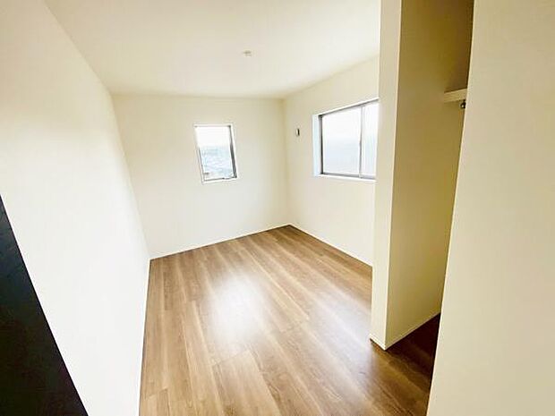 洋室 明るい洋室ではのんびりとお過ごしできます☆