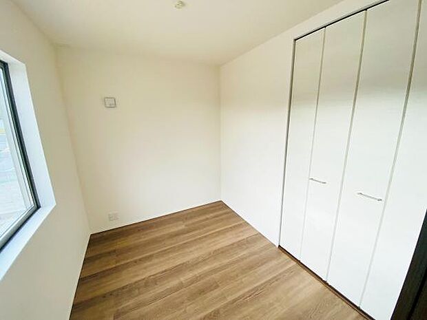 洋室 明るい洋室ではのんびりとお過ごしできます☆