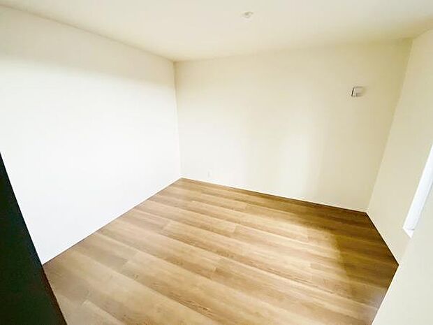 洋室 明るい洋室ではのんびりとお過ごしできます☆