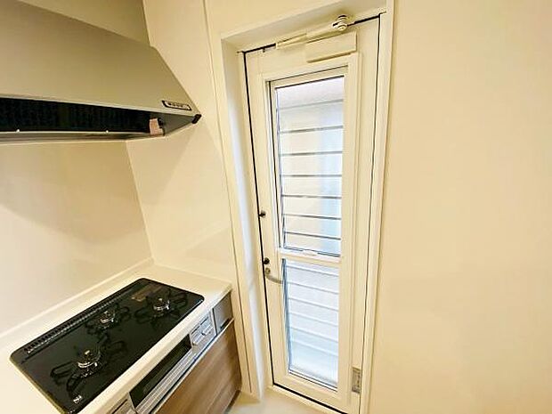 キッチン横ドア