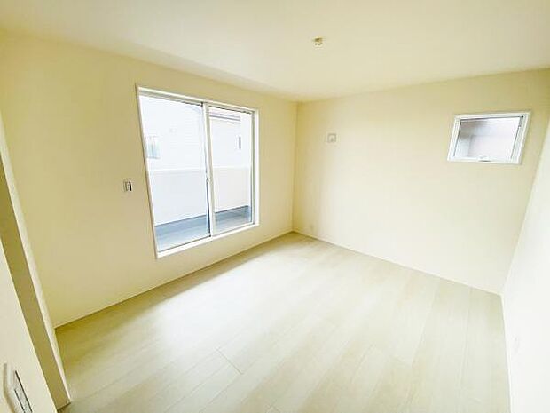 洋室 明るい洋室ではのんびりとお過ごしできます☆ 