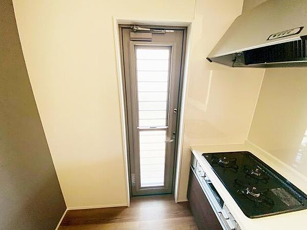 キッチン横ドア