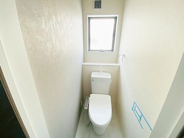 トイレ トイレには快適な温水洗浄便座付き 