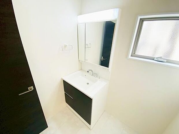 キッチン ダイニングに面した対面式キッチンでは、できたてのお料理がすぐテーブルに出せます