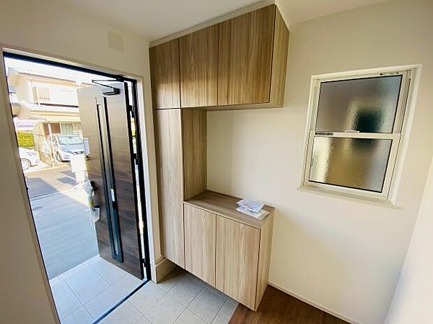 玄関収納 玄関横にシューズボックスがついているので、片付いた玄関がキープできます